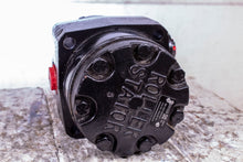 Load image into Gallery viewer, White 338198.104239-36 950600M8699AAAAA Flow Divider Motor Danfoss