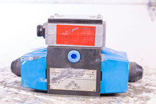 Load image into Gallery viewer, Vickers 02-119614 PA5DG4S4LW 012N 60 Directional Valve