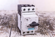 Load image into Gallery viewer, SIEMENS 3RV1021-1DA10 MOLDED CASE CIRCUIT BREAKER