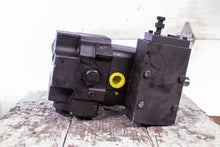 Load image into Gallery viewer, Oilgear PVWH-06-LDAY-CLNNTK Hydraulic Piston Pump