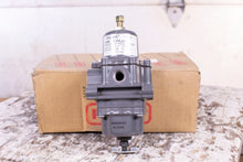 Load image into Gallery viewer, Fisher 67CFR-224 Pressure Regulator