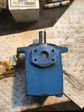 Load image into Gallery viewer, Eaton Hydraulic Vane Pump 35VCOA 1A22R P1C8SMP 015636 HY 510132