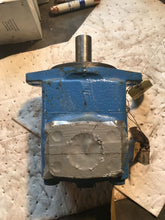 Load image into Gallery viewer, Eaton Hydraulic Vane Pump 35VCOA 1A22R P1C8SMP 015636 HY 510132