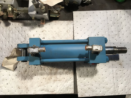 Vickers 3.25x1.75x6.5 Pneumatic Cylinder TZ10GL5NXYHZZVIB Balluff BES 516-200-S2