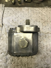 Load image into Gallery viewer, Parker PZG3A-2-5-2 gear pump