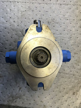 Load image into Gallery viewer, Eaton hydrostatic transmission Motor 002540-000