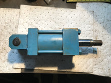 Load image into Gallery viewer, Vickers Hydraulic Cylinder 4/1.75x2.563 TZ10HL5N 1kA02900 J 008 3000 PSI