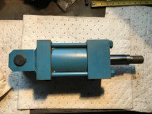 Load image into Gallery viewer, Vickers Hydraulic Cylinder 4/1.75x2.563 TZ10HL5N 1kA02900 J 008 3000 PSI