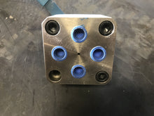 Load image into Gallery viewer, PARKER HANNIFIN 8042E 3/8AS2 TELEDYNE REPUBLIC LO-TORQ SELECTOR VALVE