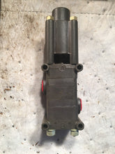 Load image into Gallery viewer, Rexroth Pilotair Type D Valve PD-2 Drain 52901 L594