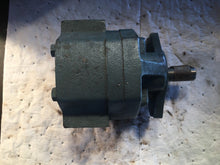 Load image into Gallery viewer, DELTA POWER CO. BI-DIRECTIONAL D41 HYDRAULIC PUMP