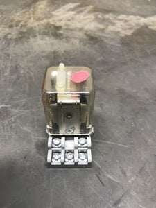 Potter & Brumfield KUP-14A45-120 bladed relay on 27e121 base