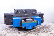 Load image into Gallery viewer, Vickers DG5V-8-S-6C-M-FW-B-10 DIRECTIONAL VALVE Solenoid Controlled Pilot Operat