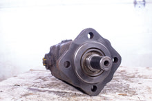 Load image into Gallery viewer, Eaton 47977715 Hydraulic Motor
