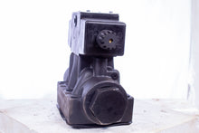 Load image into Gallery viewer, Parker Directional Control Valve D63W1D4VY 36