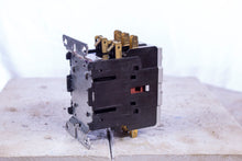 Load image into Gallery viewer, GE Contactor CR453AD3HBB 3 poles 40A 24V