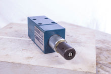 Load image into Gallery viewer, Bosch Rexroth 0 811 104 129 Proportional Valve 0811104129