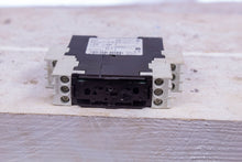 Load image into Gallery viewer, Siemens 3RP1505-1BW30 Time Relay