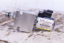 Load image into Gallery viewer, Eaton Solenoid 300AA00101A Solenoid Parker B10-2-A6T Valve