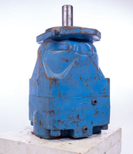 Load image into Gallery viewer, Hagglunds Denison M4E 214 1N 00A1 02 RHX11084NN Hydraulic Vane Motor Parker