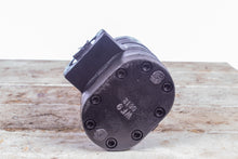 Load image into Gallery viewer, New Holland Case CNH 83017549 A 164214332 MLR2146882 Tandem Gear Pump Sauer