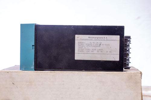Honeywell DC3005-0-000-1-00-0111 Temperature Controller
