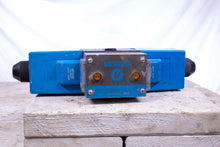 Load image into Gallery viewer, Vickers Pilot Valve DGS4LW-016C-H-60-S324 02-321315
