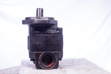 Load image into Gallery viewer, Parker Commercial Hydraulic Pump 326-9111-185 9063200H