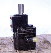 Load image into Gallery viewer, Commercial 01-0311456 Hydraulic Motor 3035010001