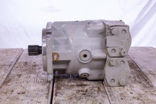 Load image into Gallery viewer, Sauer Sundstrand Danfoss Hydraulic Motor 90M055 NC0N8N0S1 W00nnn00 0024 94-3113