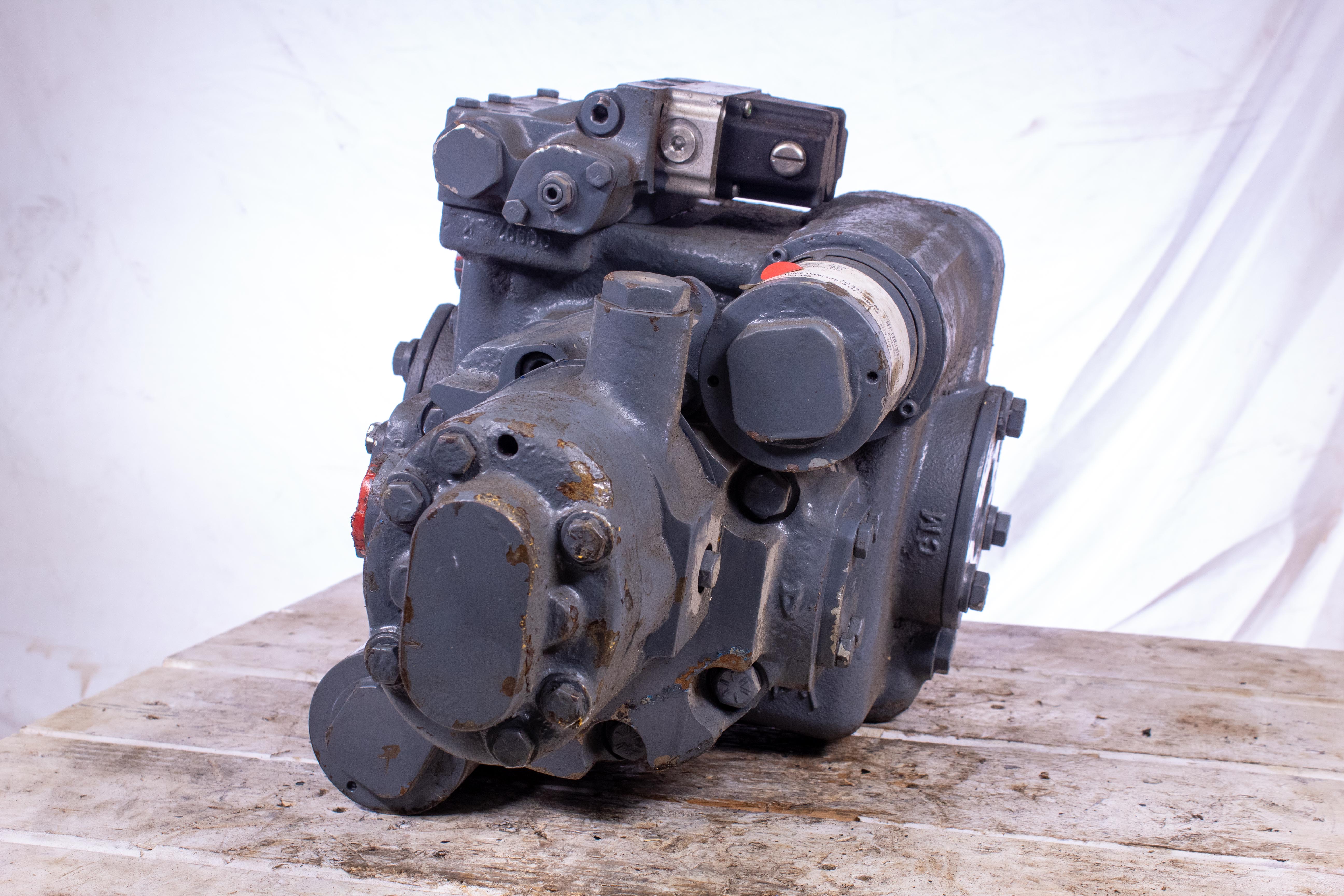 Sauer Sundstrand Hydraulic Pump PV242501DNRCDX MCV104A6922 valve