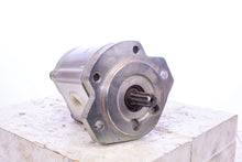 Load image into Gallery viewer, Rexroth R979026725 1 515 500 013 Gear Pump