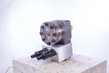 Load image into Gallery viewer, Parker 04A-030-FM-C 02-94 AHS 15-298-13703 Hydraulic Motor with manifold and val