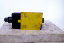 Load image into Gallery viewer, Parker Directional Control Valve D3W4EY 13