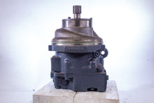 Load image into Gallery viewer, Sauer Sundstrand 90K075 NGON8N0S1 95-31031 Hydraulic Motor