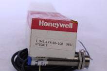 Load image into Gallery viewer, Honeywell Microswitch 945-L4Y-AD-1C0 945L4YAD1C0 ULTRASONIC SENSOR