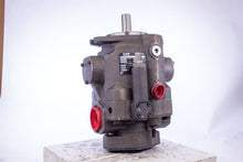 Load image into Gallery viewer, Parker PVP33203R26A421 CW 33CCREV 2000PSIMAX Axial Piston Pump