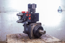 Load image into Gallery viewer, Eaton Char-Lynn 105-1663-006 Hydraulic Motor with 3316 VA2834-15 Valve