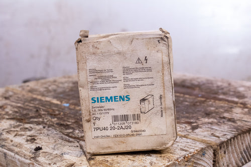 Siemens 7PU40 20-2AJ20 Time Relay