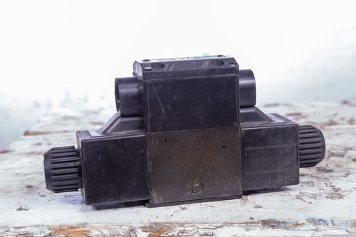 Bosch 9810231069 DIRECTIONAL CONTROL VALVE