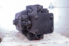 Load image into Gallery viewer, Eaton 5433-119 Fixed Displacement Piston Motor - 5.43 in³/r Displacment, 6092 ps