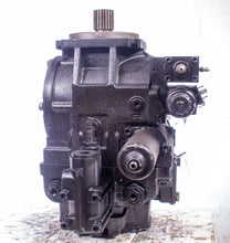 Load image into Gallery viewer, Sauer Danfoss 90R075 ZDDBC64 17C7 ER7 TLA 42418 H050 Hydraulic Motor