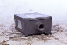 Load image into Gallery viewer, Barksdale Pressure Actuated Switch B1T-A48SS
